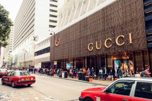 Sisi Gelap Industri Fashion: Ketika Barang Mewah Jadi Beban Lingkungan