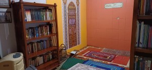 Mihrab Bikin Suasana Rumah Terpancar Warna Spiritual dan Pengingat Sholat