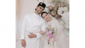Pevita Pearce Janji Peluk dan Pijat Suami Tiap Hari, Warganet: Cukup Hayati!