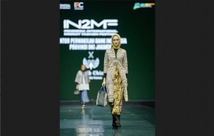 Batik Chic Sahara Estetika Tradisional Tenun Pahikung Dibalut Sentuhan Modern