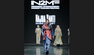 Keunikan Andromerosa dengan Look Semi Futuris of The 60s ala Najua Yanti