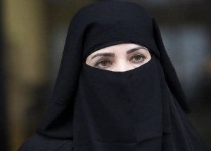 Swiss Resmi Berlakukan Larangan Burqa di Ruang Publik Mulai Januari 2025