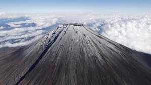 Akhirnya Turun Salju Lagi di Gunung Fuji Setelah Penantian 130 Tahun