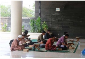 Lustrum XIV Unair, Mahasiswa Gelar Khotmil Qur'an 14 Kali