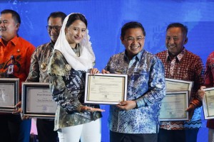 Wamendag Roro Esti: Konsumen Kuat Dorong PDB Nasional, 6 Provinsi Raih Penghargaan Pelindung Konsumen