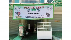 Viral Ratusan Warung Pecel Ayam dan Angkringan Buka di Kamboja