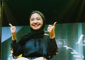 Manisnya Gaya Hijab Bernadya saat Manggung di Serambi Mekkah