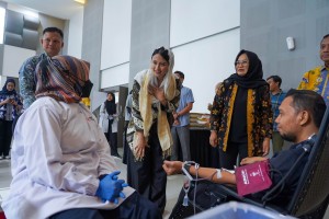 Peringati Hari KORPRI, Wamendag Roro Tinjau Penyelenggaraan Donor Darah di Direktorat Metrologi