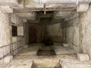 Ditemukan Pintu Misterius di Balik Lemari Perpustakaan Nasional Skotlandia, Isinya Bikin Takut dan Takjub