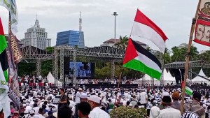 Monas Dipadati Lautan Massa Reuni 212, Rizieq Shihab Hadir Serukan Revolusi Akhlak & Bela Palestina