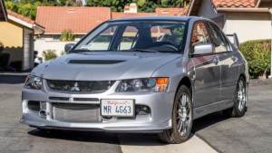 Fantastis! Mitsubishi Lancer Evo Langka Ini Terjual Rp2,5 Miliar, Masih Ada Stiker Showroom!
