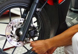 Rem Sepeda Motor Milikmu Blong? Segini Biaya Servis yang Harus Kamu Keluarkan