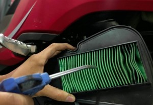 Nggak Perlu ke Bengkel, Begini Cara Mudah Bersihkan Filter Udara Sepeda Motor