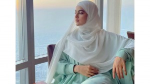 Berhijrah Demi Ketenangan: Sana Khan Ungkap Alasan Tinggalkan Dunia Artis