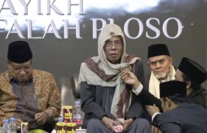 KH Nurul Huda Djazuli Ploso Ajak Lestarikan Tradisi Talim wa Taallum