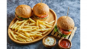 6 Makanan yang Sebabkan Lemak Perut dan Gangguan Kesehatan