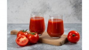 Cegah Rambut Rontok dan Kebotakan dengan Jus Tomat