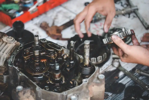 Kapan Sih Waktu yang Tepat untuk Turun Mesin Sepeda Motor? Ini ciri-cirinya