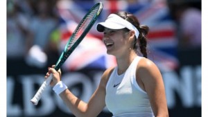 Petenis Cantik Emma Raducanu Tampil di Babak Awal Australia Open Tertatih Tatih