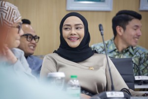 Dukung Program Elektrifikasi Prabowo,  Iyeth Bustami: Semua Desa Harus Teraliri Listrik