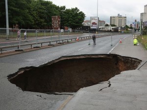 Mengenal Apa Itu Sinkhole atau Lubang Runtuhan Seperti Terjadi di Jepang, dan Penyebabnya