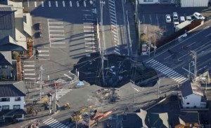 Lubang Raksasa di Jepang Sudah Seukuran Kolam Renang Olimpiade, Seorang Sopir Truk Masih Terjebak