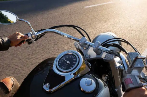 4 Penyebab Stang Motor Terasa Goyang Saat Dikendarai