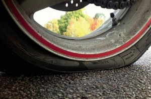 5 Penyebab Ban Tubeless Motor Sering Bocor di Jalan