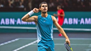 Alcaraz Juarai ABN Amro Open, de Minaur Kelelahan Hingga Batuk Batuk dan Nyaris Muntah