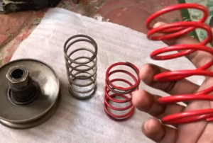 Bagus Nggak Sih Pasang Per CVT yang Lebih Panjang untuk Motor Matic Harian? Begini Jawabannya