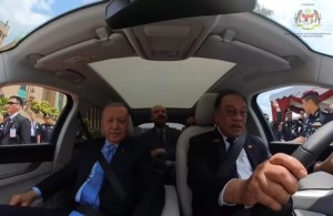 Sopiri Erdogan Naik Mobil Listrik Togg T10X, Anwar Ibrahim Bercanda Soal Kepercayaan