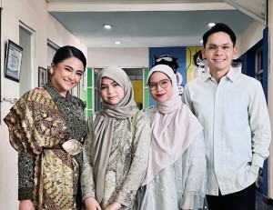 Potret Harmonis Marshanda, Ben Kasyafani, dan Istri saat Hadir di Wisuda Sienna
