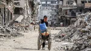 Potret Pilu Gaza: Warga Berjalan 16 KM demi Setetes Air Bersih