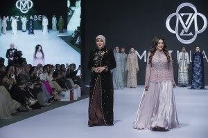 Royal Blossom Refleksi Keindahan Bunga dan Kemewahan Kain Tenun