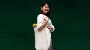 Perempuan Sering Membawa Tas Berat Berisiko Kena Penyakit Muskuloskeletal