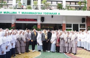 Madrasah Mu'allimaat Muhammadiyah Yogyakarta Kedatangan Guru dari Thailand