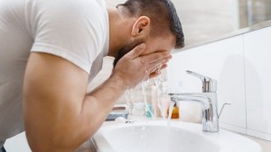 Tips Perawatan Wajah untuk Pria, Tak Cukup dengan Air Saja