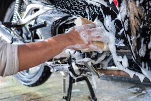 Segera Hindari! Cuci Motor Saat Mesin Masih Panas, Bisa Timbulkan Efek Negatif