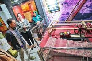 Wisata Budaya Kalbar: Menteri Kebudayaan Dorong Pengembangan Museum dan Pelestarian Adat