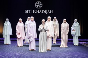 Perdana, Mukena Ikutan Fashion Show di Panggung Runway Muffest 2025