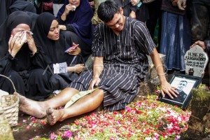 Jenazah Legenda Persebaya Bejo Sugiantoro Dimakamkan, Kumandang Adzan Rachmat Irianto Bikin Merinding