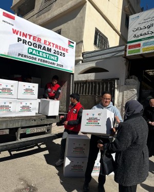 Jelang Ramadhan, Anies Baswedan dan Chiki Fawzi Salurkan Bantuan untuk Penyintas Palestina di Yordania