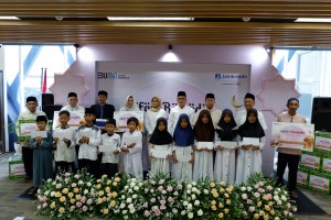 Berbagi Berkah Ramadan, Jamkrindo Santuni Ratusan Dhuafa di Bandung