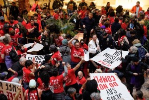 Demonstran Yahudi Serbu Trump Tower New York untuk Dukung Palestina