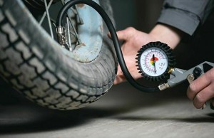 Jangan Sampai Salah, Ini Waktu Terbaik untuk Isi Angin Ban Motormu!