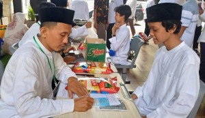 Latih Kepedulian Sosial, 600 Siswa Al Azhar Kelapa Gading Surabaya Bayar Zakat di Sekolah
