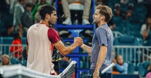 Carlos Alcaraz Dipermalukan Petenis Veteran, Tubang di Babak Awal Miami Open Oleh David Goffin
