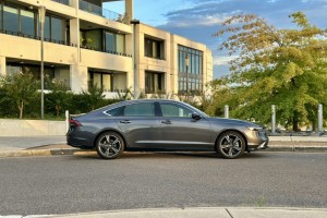 Honda Accord Generasi ke-11: Mobil Sedan yang Bisa Membuat Kita Jatuh Cinta Lagi pada Sedan