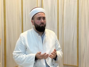 Sosok Imam Turki Emre Sahin yang Menginspirasi Warga Jerman Masuk Islam