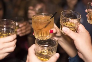 Setiap Yang Memabukkan Berarti Arak: Bagaimana kalau Minum Sedikit?